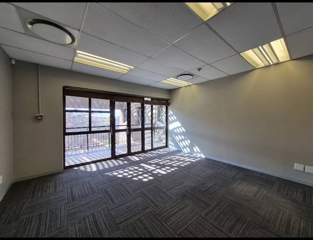 1,226M² OFFICE TO LET IN ILLOVO
